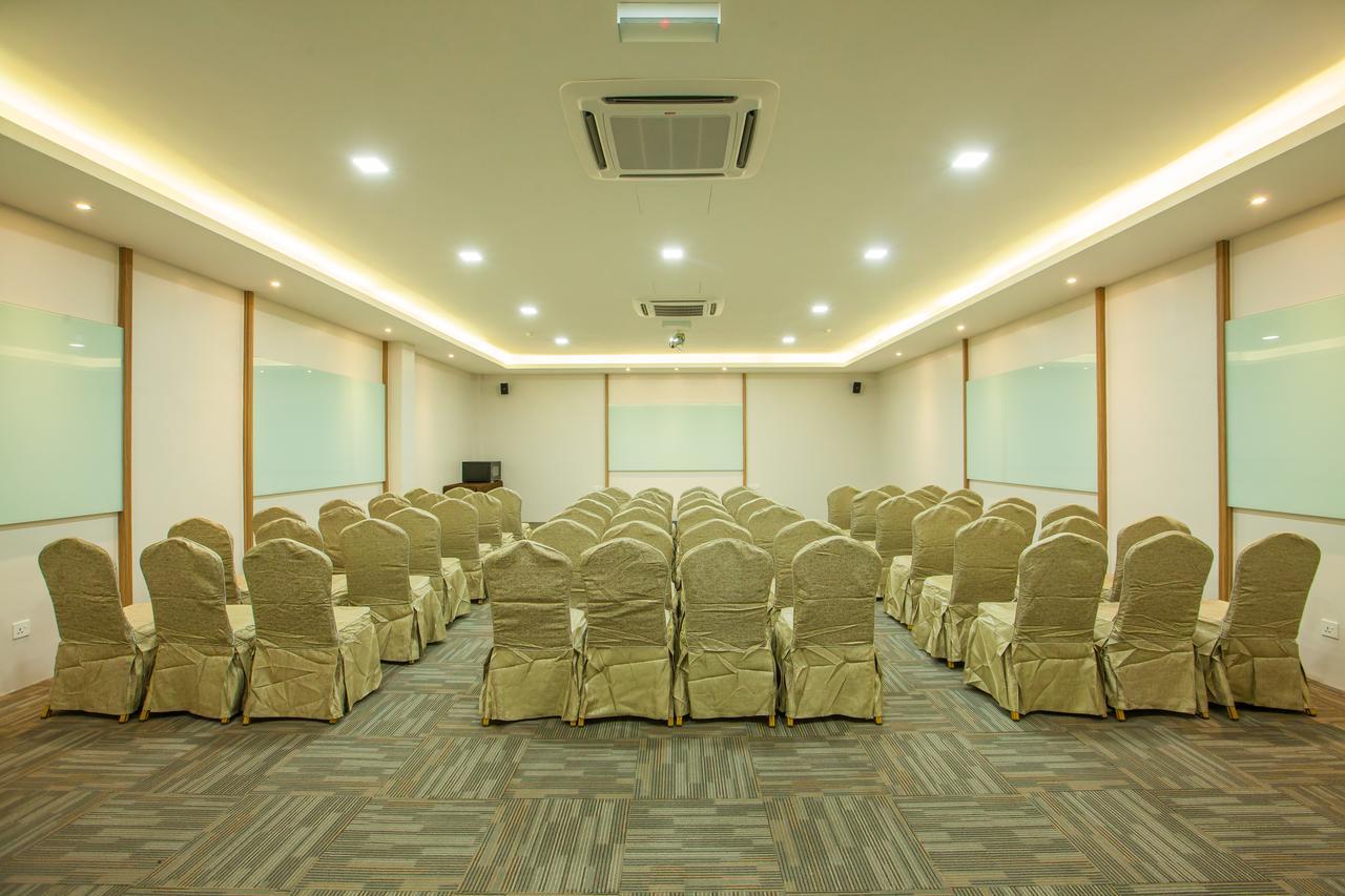 โรงแรมบีซซ์ สกูได ภายนอก รูปภาพ