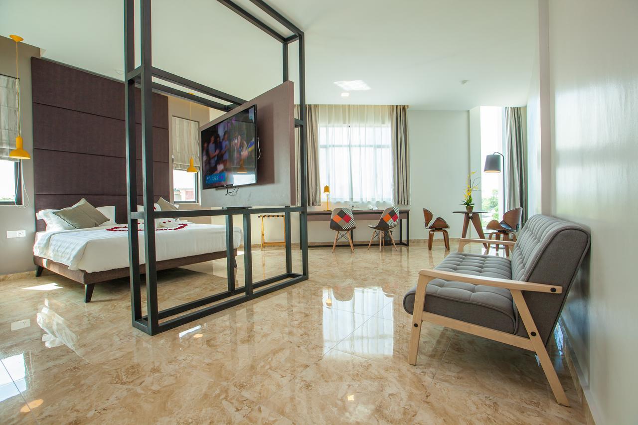 โรงแรมบีซซ์ สกูได ภายนอก รูปภาพ