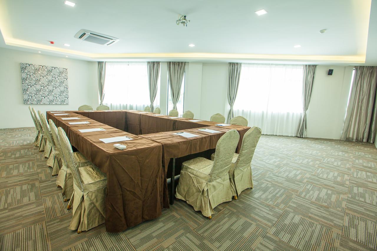 โรงแรมบีซซ์ สกูได ภายนอก รูปภาพ